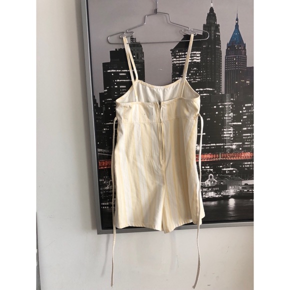 Baby yellow & white UO romper 🐣 - Picture 4 of 7